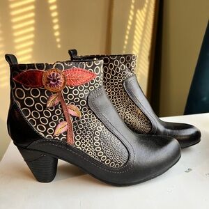 L’artiste leather booties floral colorblocked pattern